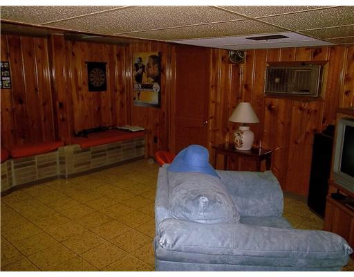 12 Juvet Street McKees Rocks, PA 15136 - Photo 14 of 18 Den/Family/Great Room.
