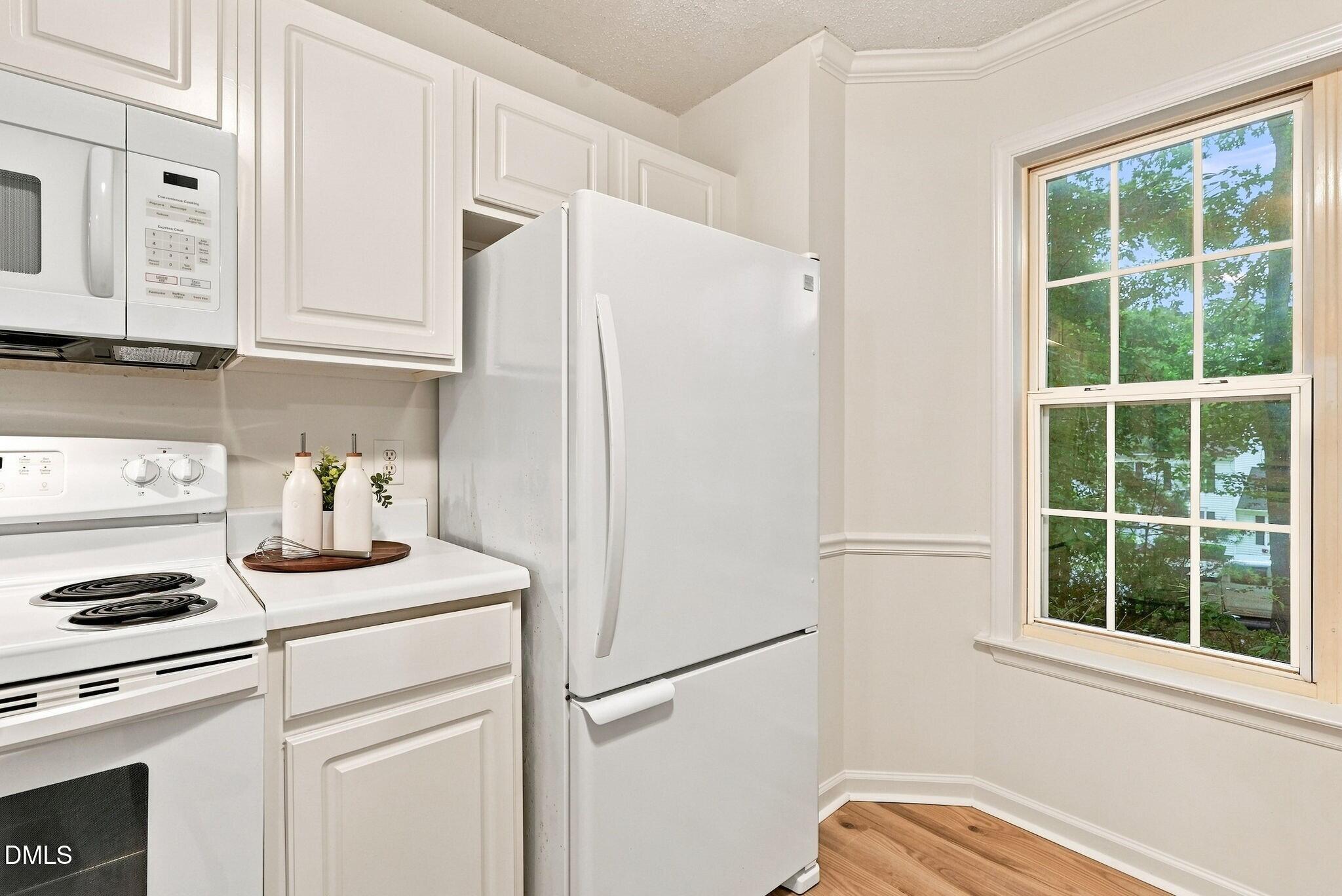 331 Rosehaven Drive Raleigh, NC 27609 - Photo 10 of 41 010_331 Rosehaven Drive15