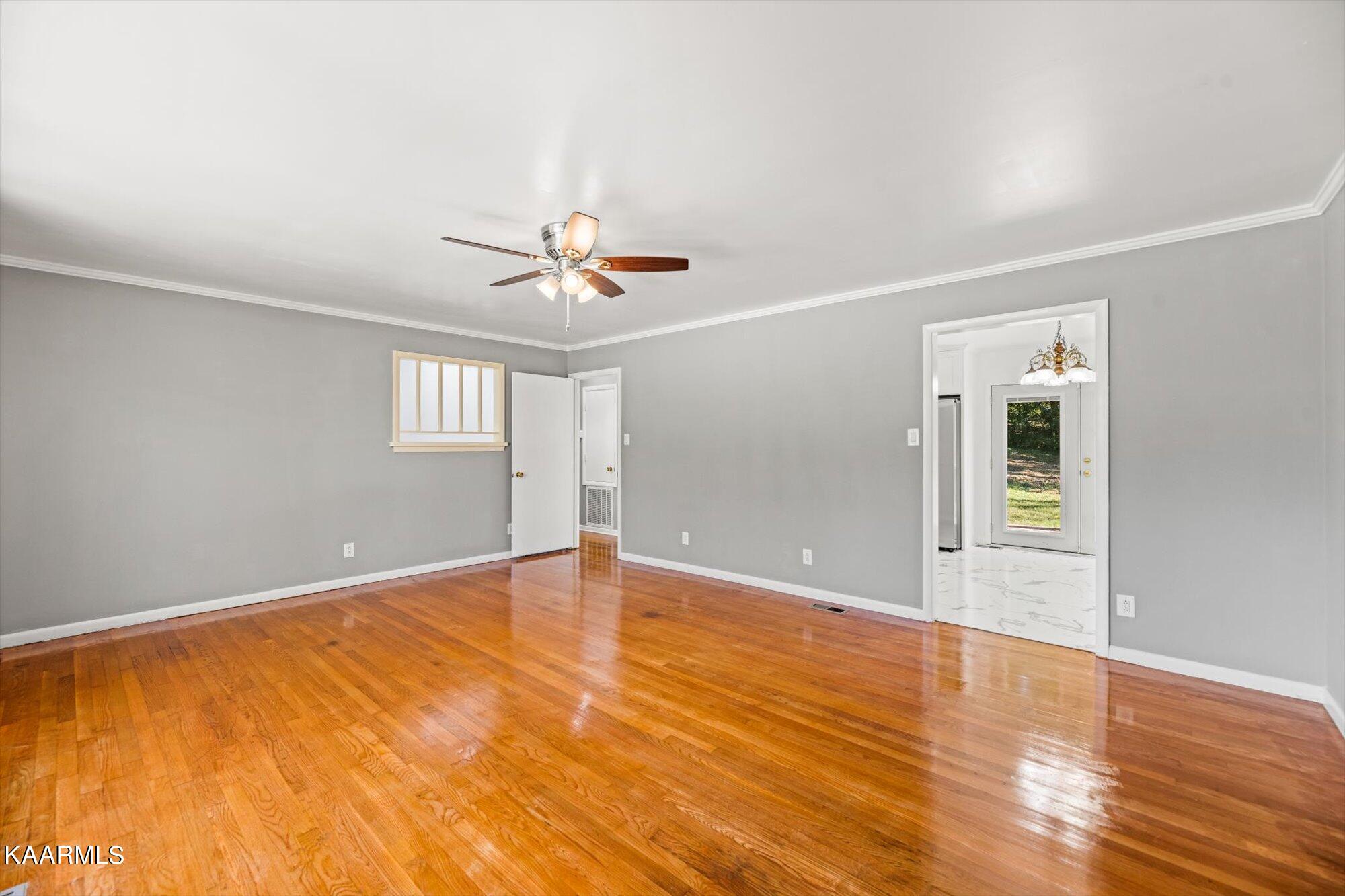 112 Cooper Circle Oak Ridge, TN 37830 - Photo 6 of 21 06-112-Cooper-Cir-Oak-Ridge-TN-6