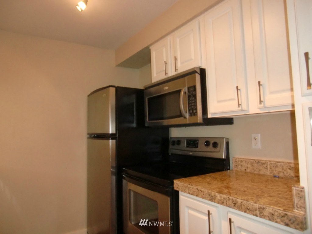 412 Center Road, Unit C1 Everett, WA 98204 - Photo 3 of 18