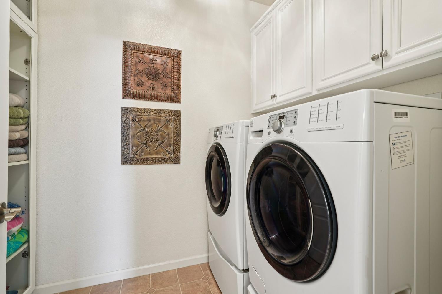 164 Legacy Street Manteca, CA 95337 - Photo 19 of 33 a utility room with dryer and washer