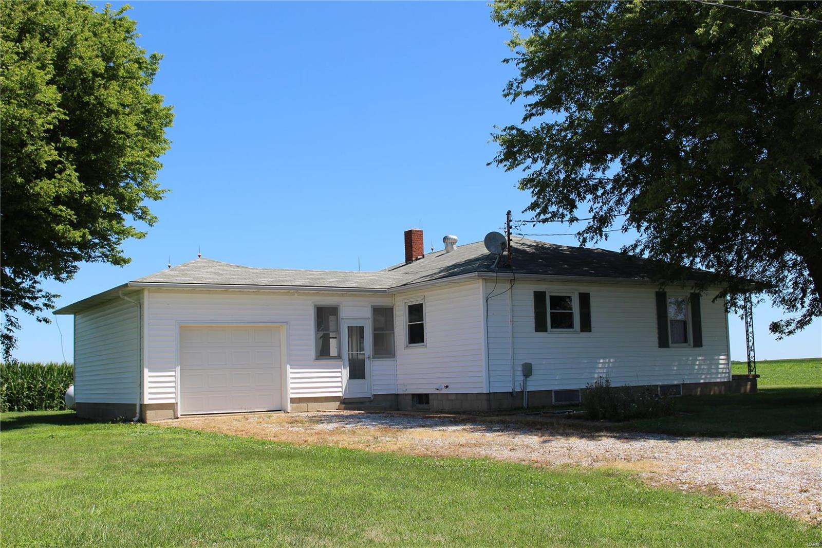 5457 Schwarz Road Highland, IL 62249 - Photo 3 of 25 Gallery Image 3