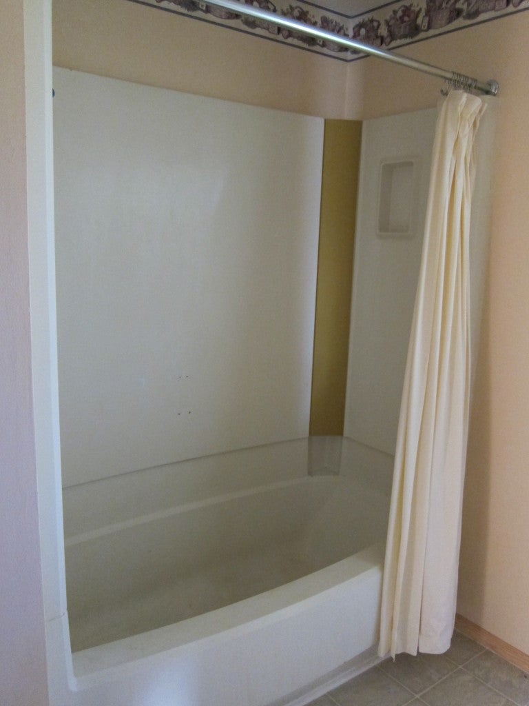12 Maple Street Union, WV 24983 - Photo 17 of 30 Full Bath/Shower Unit