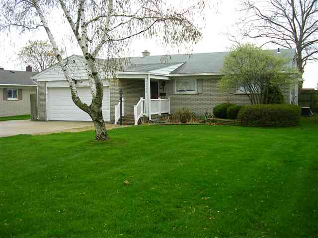 32070 South River Road Harrison Township, MI 48045 - Photo 1 of 25 31055022.JPG