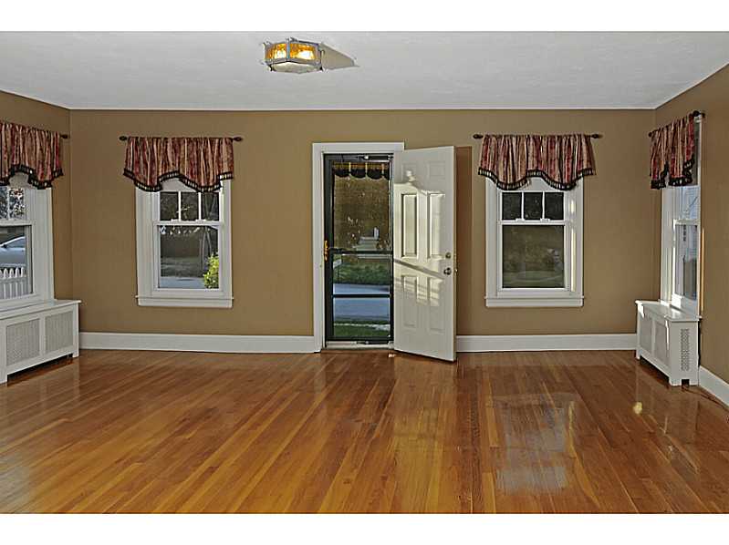32 Mayfair Road Warwick, RI 02888 - Photo 8 of 21 Living Room.