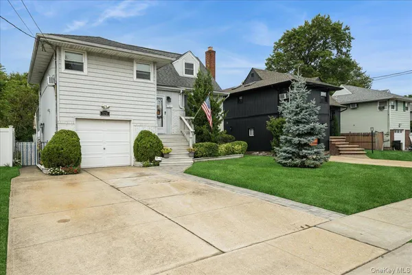 $685,000 | 570 South Ocean Avenue, Freeport, NY 11520