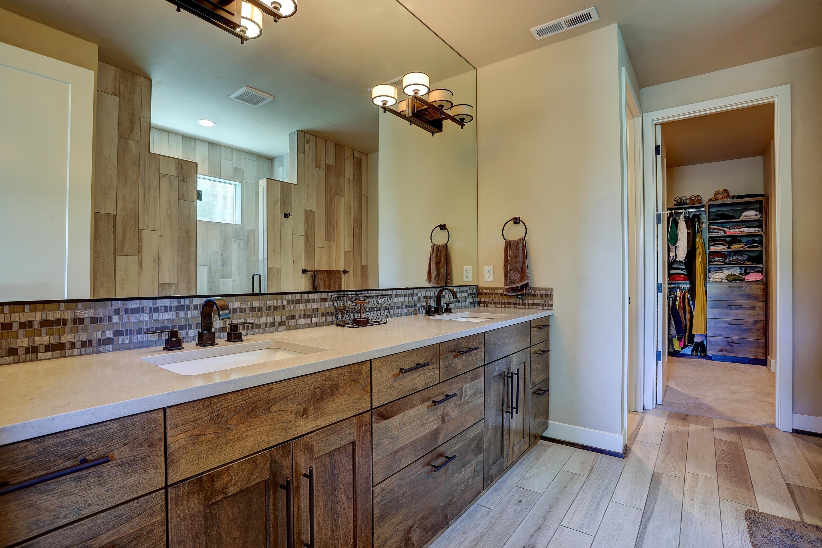 19574 Painted Ridge Loop, Unit 16 Bend, OR 97702 - Photo 18 of 43 Ensuite with walk in closet