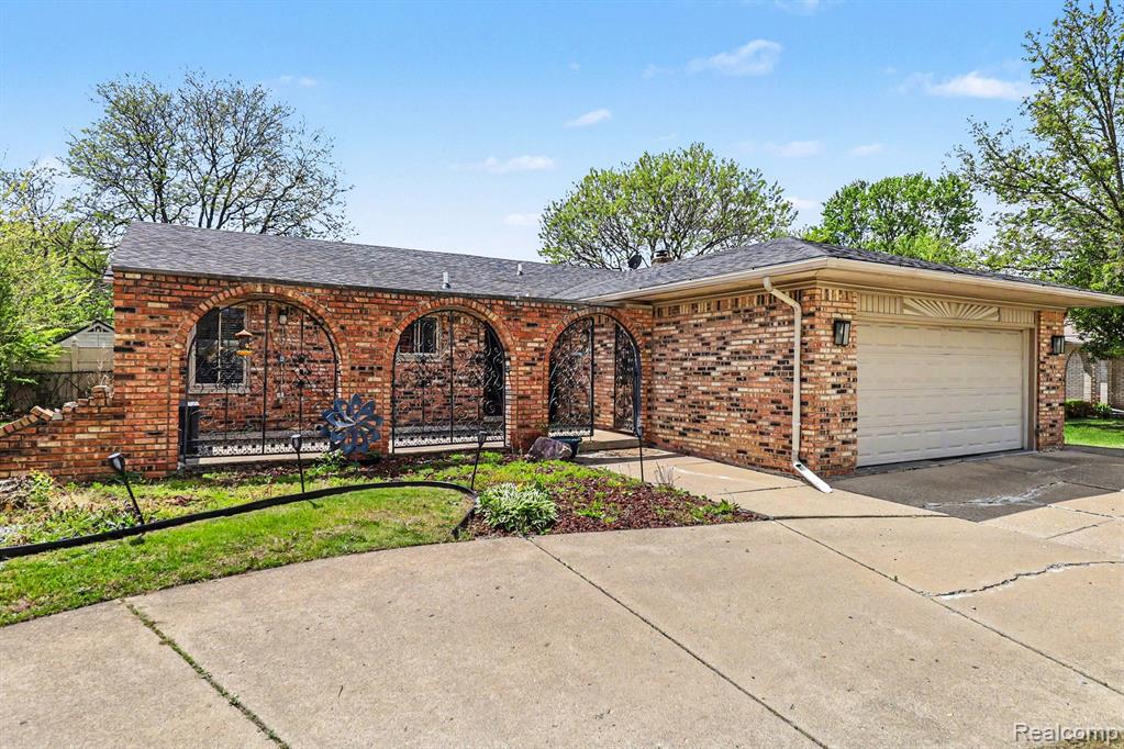 11422 Common Road Warren, MI 48093 - Photo 2 of 17