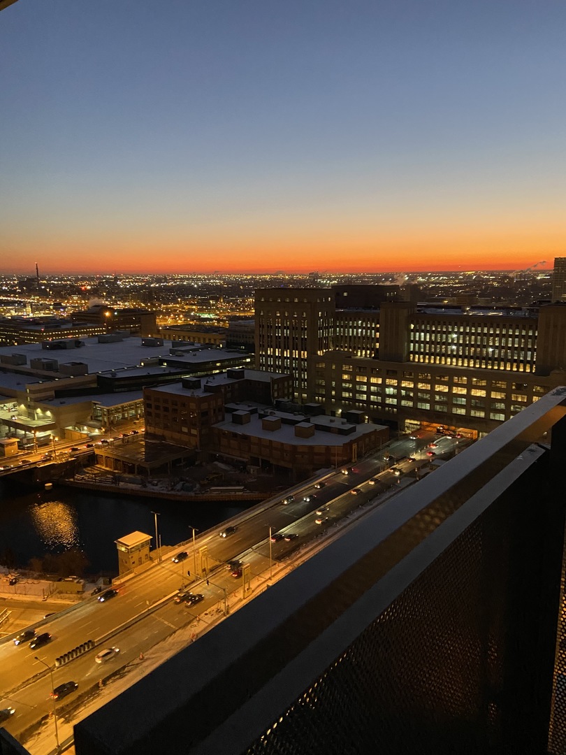 235 West Van Buren Street, Unit 2813 Chicago, IL 60607 - Photo 2 of 18