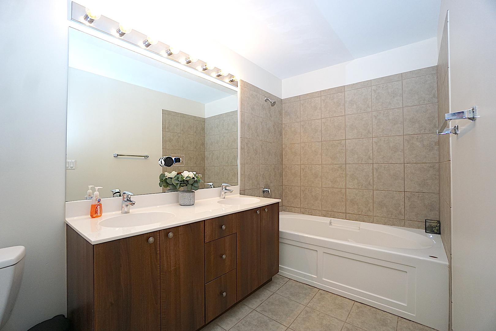 235 West Van Buren Street, Unit 2813 Chicago, IL 60607 - Photo 14 of 18