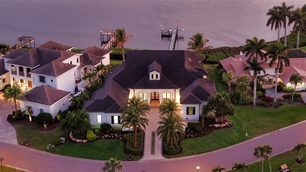 313 Lookout Point Drive Osprey, FL 34229 - Photo 3 of 100 a front view of a house with a garden