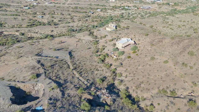 a view of a dry yard