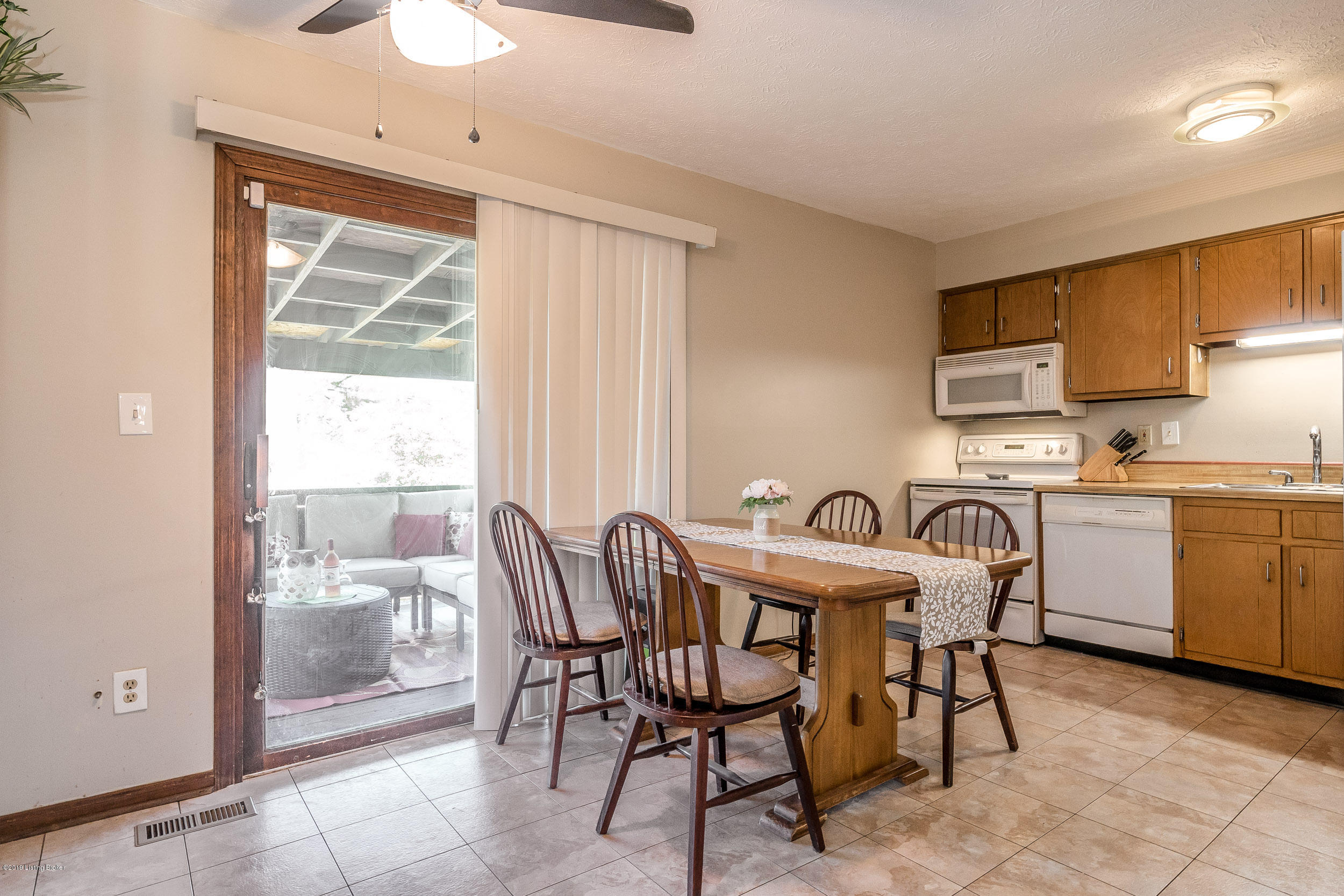 6600 El Rancho Road Louisville, KY 40291 - Photo 8 of 40 6600 El Rancho Rd-19