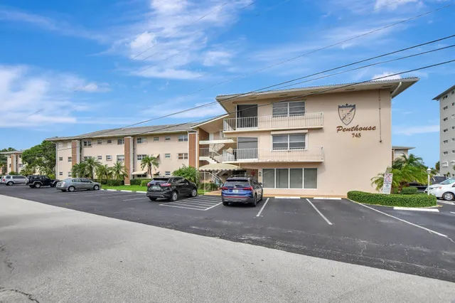 $310,000 | 745 Southeast 19th Avenue, Unit 124, Deerfield Beach, FL 33441