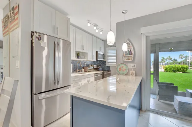 $310,000 | 745 Southeast 19th Avenue, Unit 124, Deerfield Beach, FL 33441