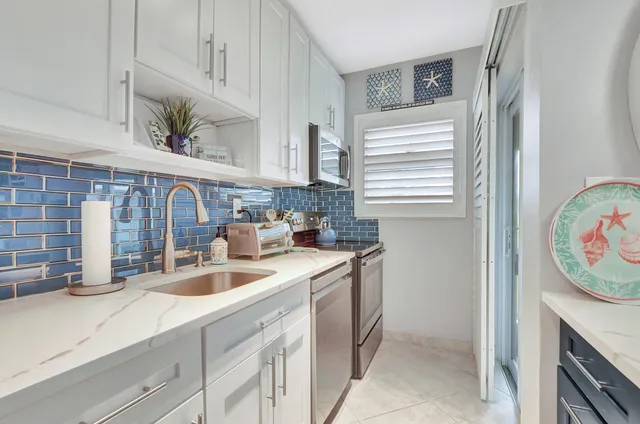 $310,000 | 745 Southeast 19th Avenue, Unit 124, Deerfield Beach, FL 33441