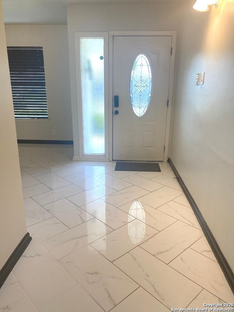 5142 Village Court San Antonio, TX 78218 - Photo 3 of 14 an empty room with mirror