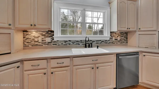 $689,000 | 300 Silverleaf Court, Greenville, NC 27834