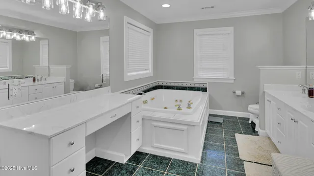 $689,000 | 300 Silverleaf Court, Greenville, NC 27834