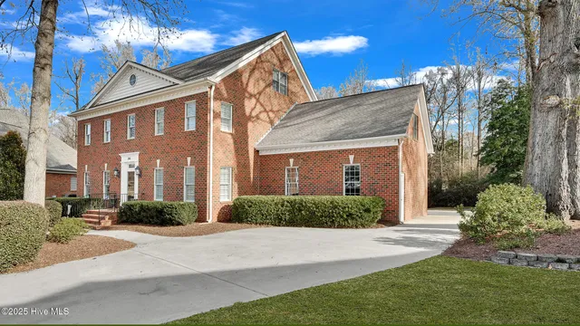 $689,000 | 300 Silverleaf Court, Greenville, NC 27834