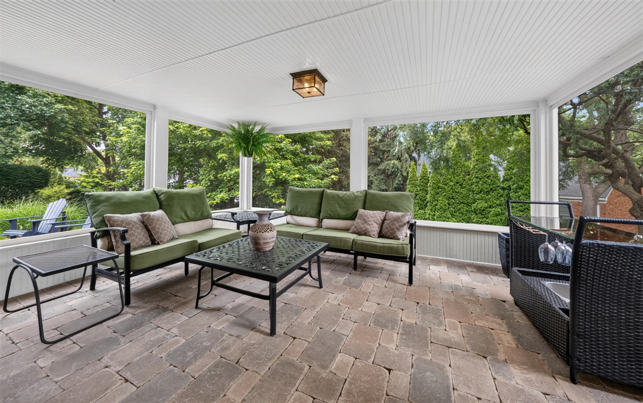 864 Great Oaks Boulevard Rochester, MI 48307 - Photo 4 of 23
