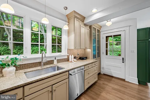 $880,000 | 401 Edgevale Road, Baltimore, MD 21210