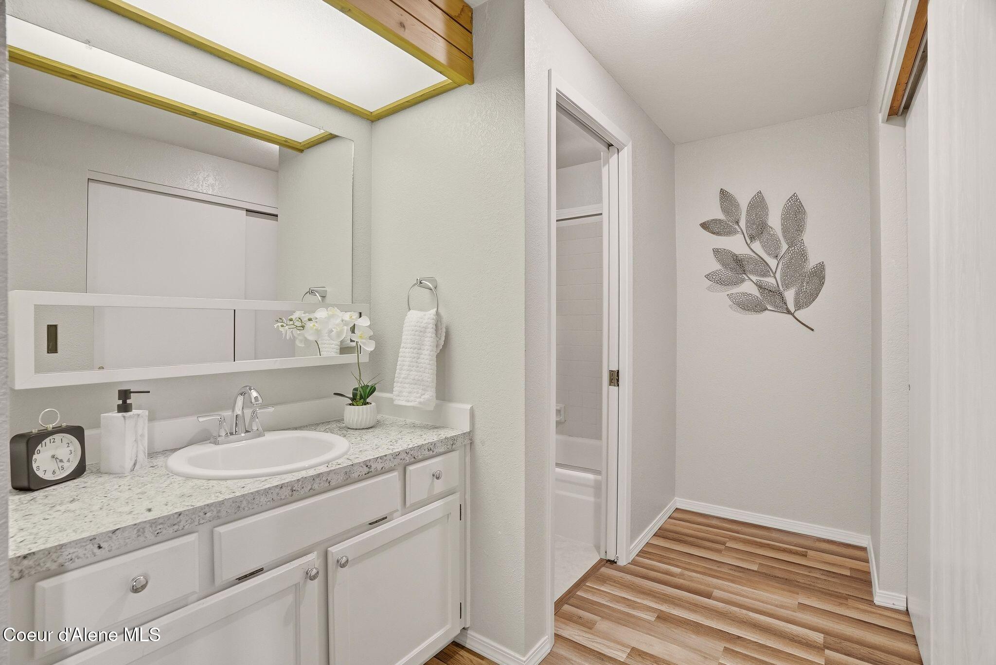 5299 West Green Court, Unit 15 Rathdrum, ID 83858 - Photo 20 of 47 Primary bath
