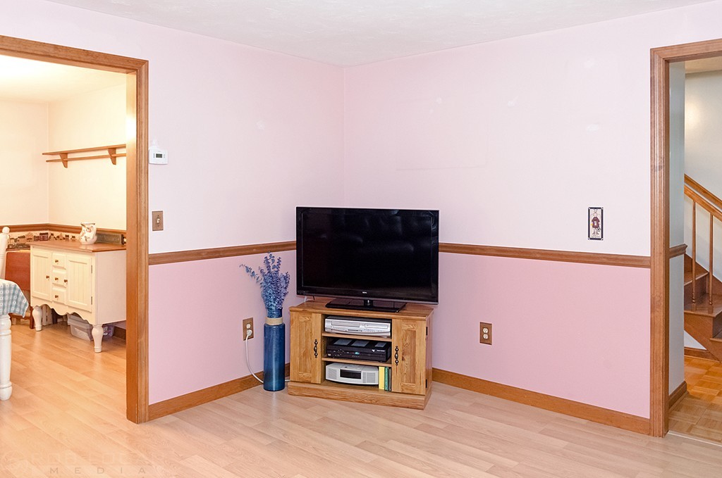 135 Douglas Road Webster, MA 01570 - Photo 9 of 24