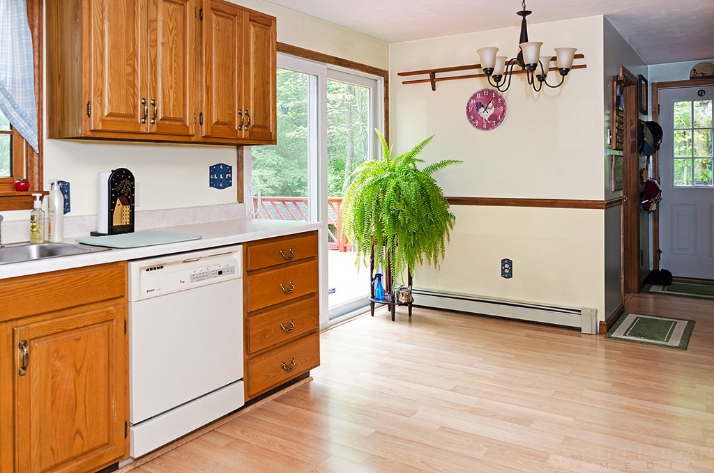 135 Douglas Road Webster, MA 01570 - Photo 10 of 24
