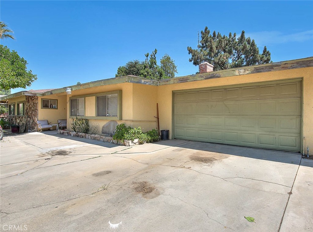 5737 Riverside Avenue Rialto, CA 92377 - Photo 4 of 33