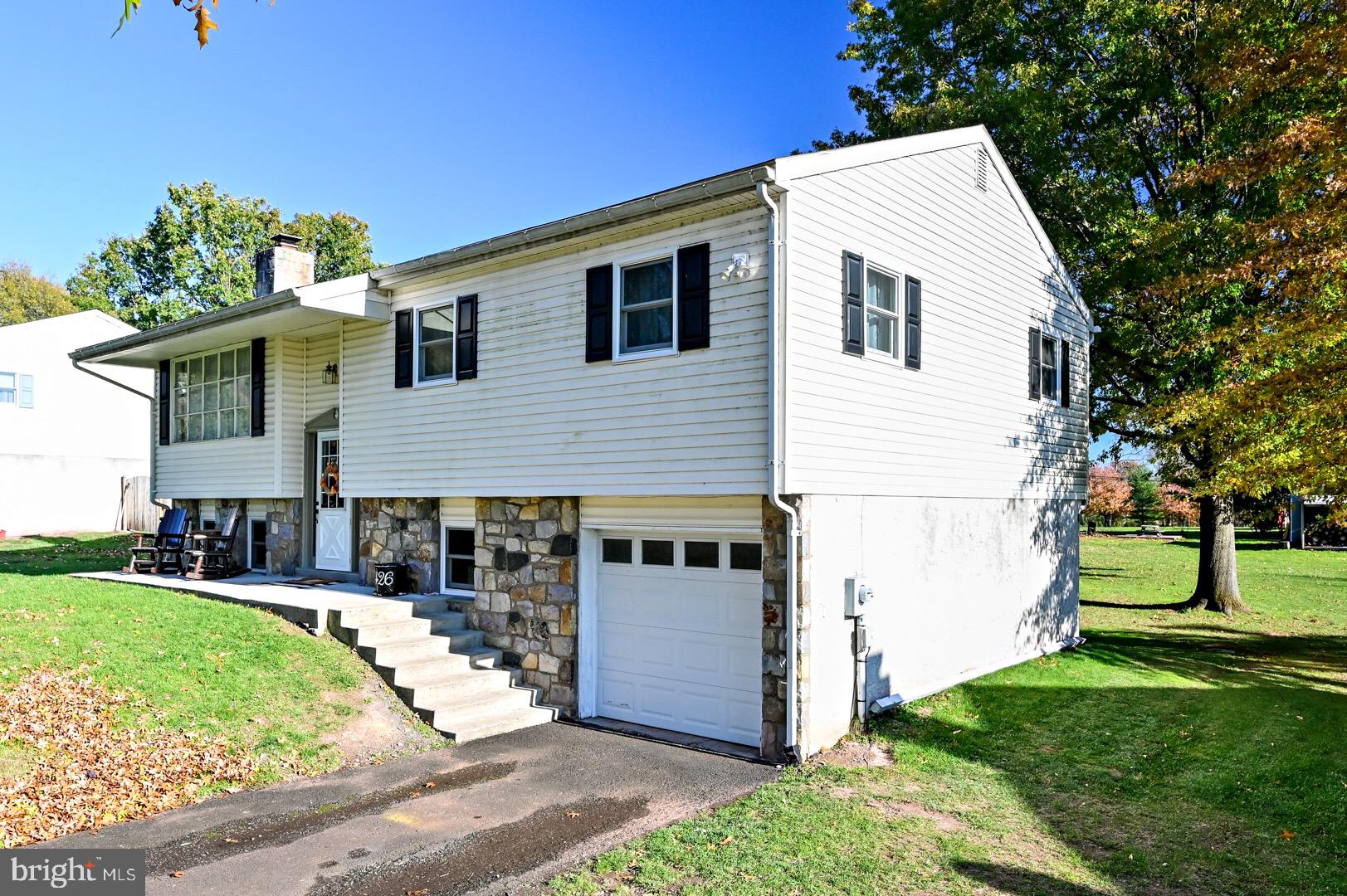 1426 Woodmere Road Pottstown, PA 19464 - Photo 3 of 30