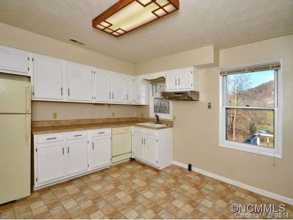 402 Elbert Burnett Road Canton, NC 28716 - Photo 3 of 11