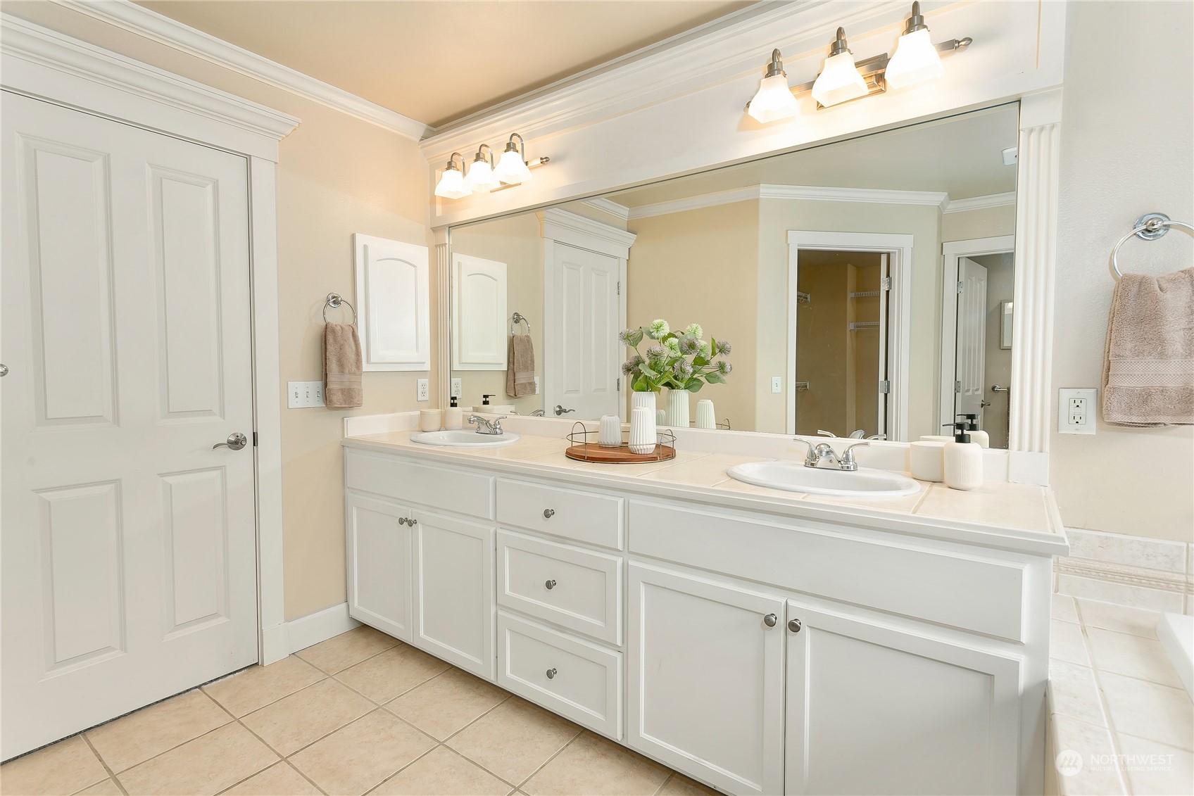 16725 Southeast 173rd Street Renton, WA 98058 - Photo 24 of 37 a bathroom with a double vanity sink mirror and bathtub