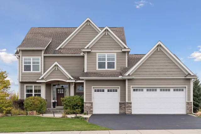 $844,900 | 2559 Woods Drive, Victoria, MN 55386