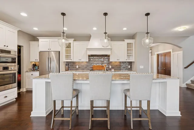 $844,900 | 2559 Woods Drive, Victoria, MN 55386