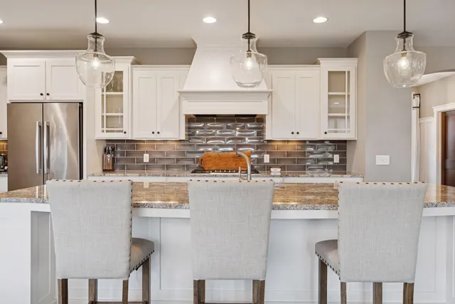 $844,900 | 2559 Woods Drive, Victoria, MN 55386