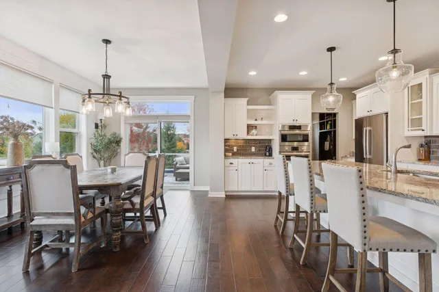 $844,900 | 2559 Woods Drive, Victoria, MN 55386