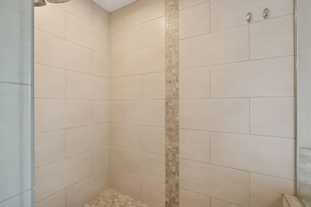 $844,900 | 2559 Woods Drive, Victoria, MN 55386