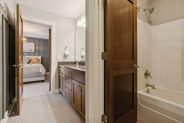 $844,900 | 2559 Woods Drive, Victoria, MN 55386