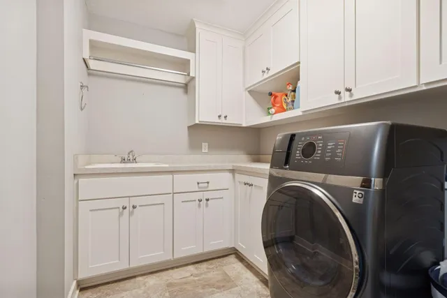 $844,900 | 2559 Woods Drive, Victoria, MN 55386