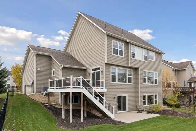 $844,900 | 2559 Woods Drive, Victoria, MN 55386