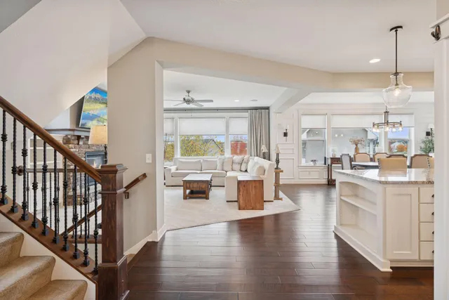 $844,900 | 2559 Woods Drive, Victoria, MN 55386