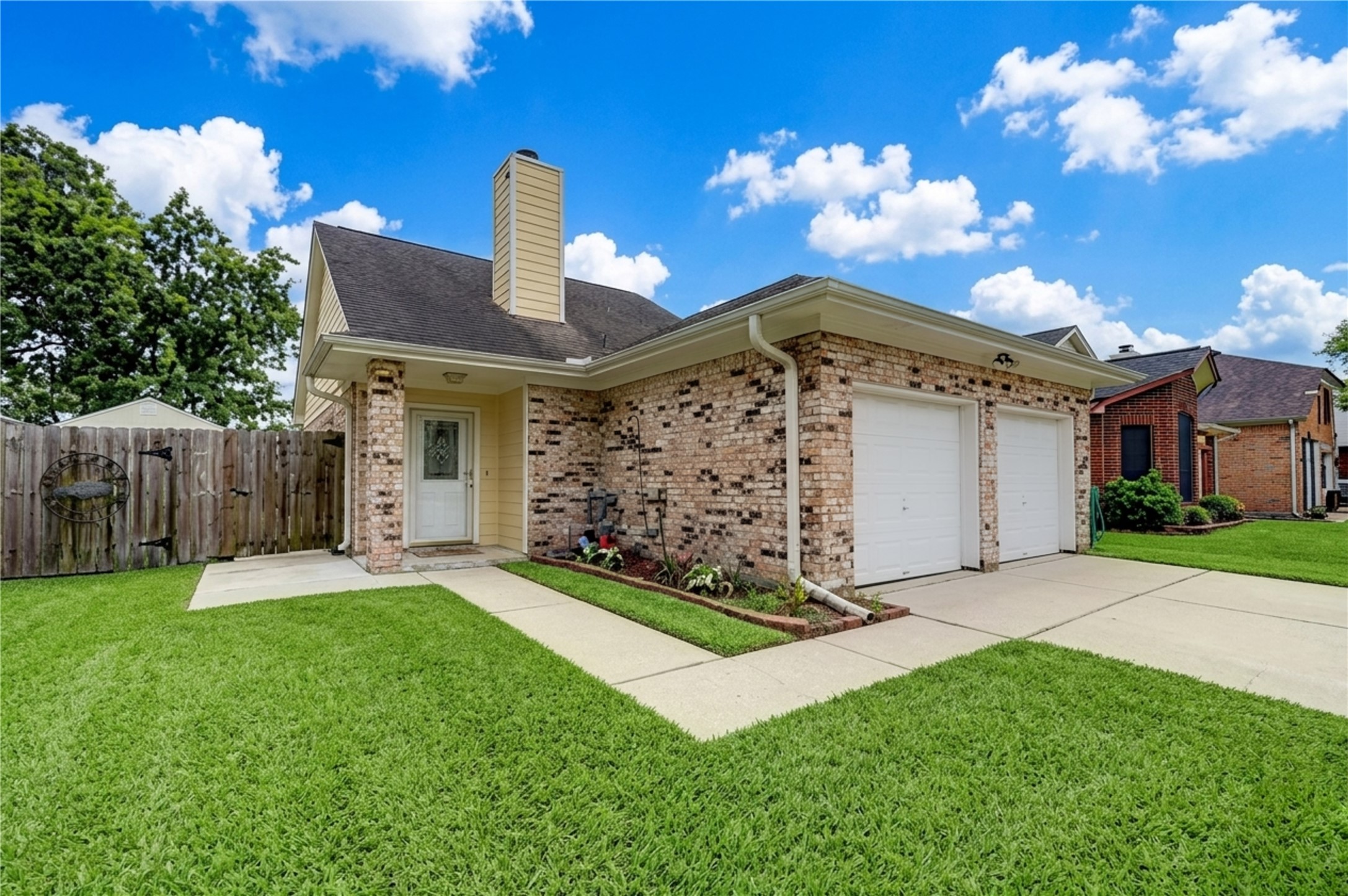 316 North Ranch House Road Angleton, TX 77515 - Photo 2 of 30