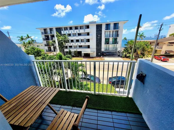 $1,875 | 1801 South Treasure Drive, Unit 318, North Bay Village, FL 33141