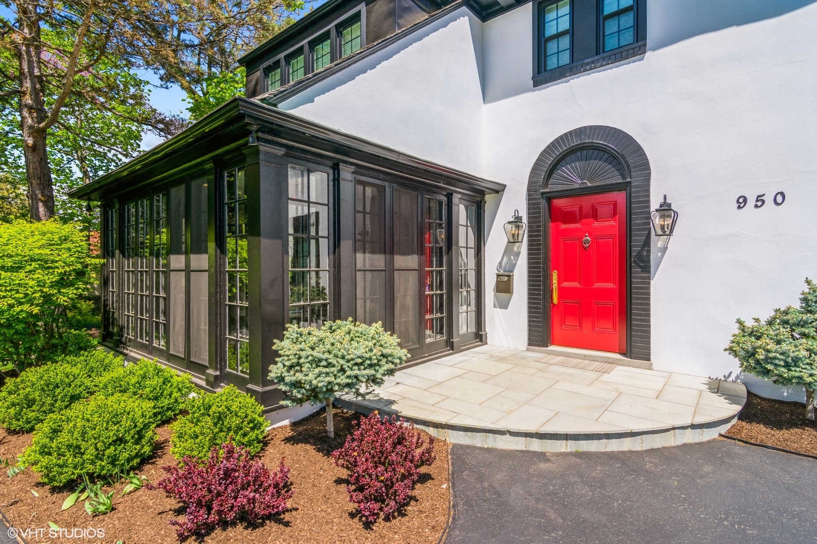 950 Eastwood Road Glencoe, IL 60022 - Photo 2 of 52