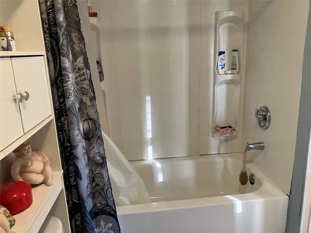 $170,000 | 106 Avalon, Palacios, TX 77465