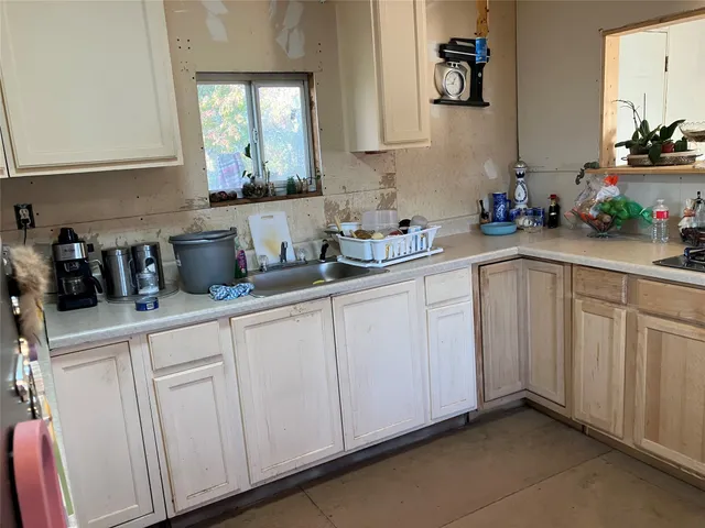 $170,000 | 106 Avalon, Palacios, TX 77465