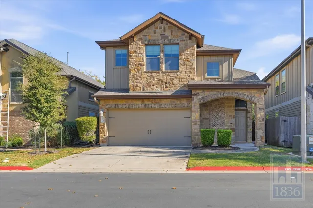 a view of building with a yard