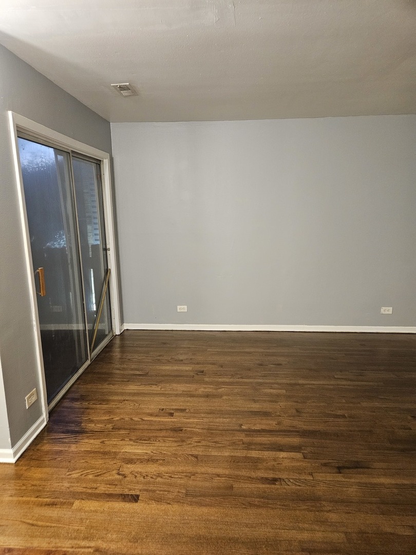 1612 Islandview Court Hoffman Estates, IL 60169 - Photo 11 of 15 a view of room with window