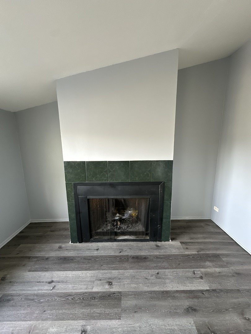 1612 Islandview Court Hoffman Estates, IL 60169 - Photo 5 of 15 a living room with a fireplace